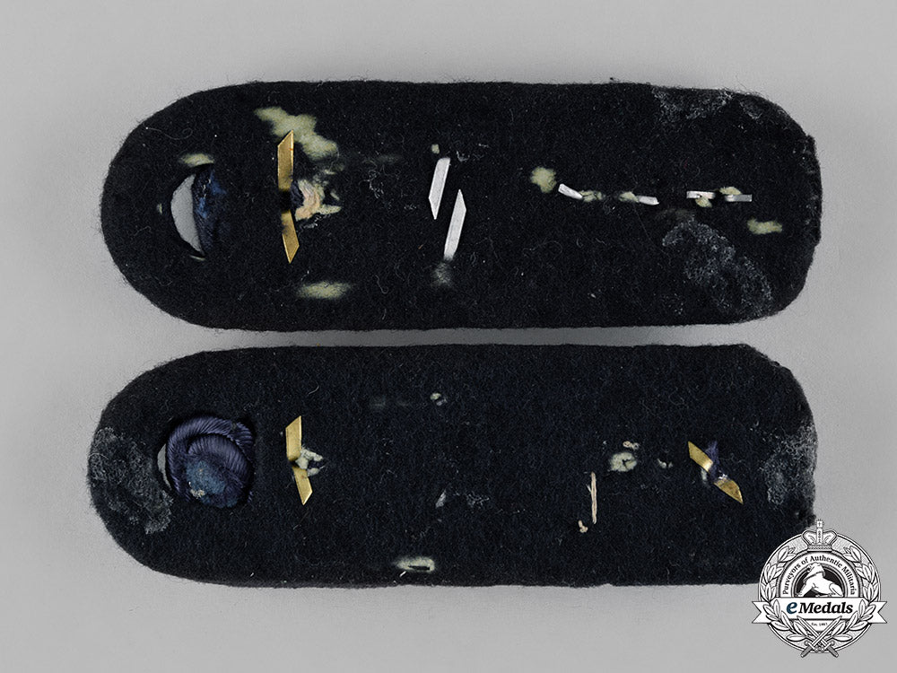 germany,_wehrmacht._a_pair_of_marinebeamte(_marine_administration)_nco_shoulder_boards_c18-044845