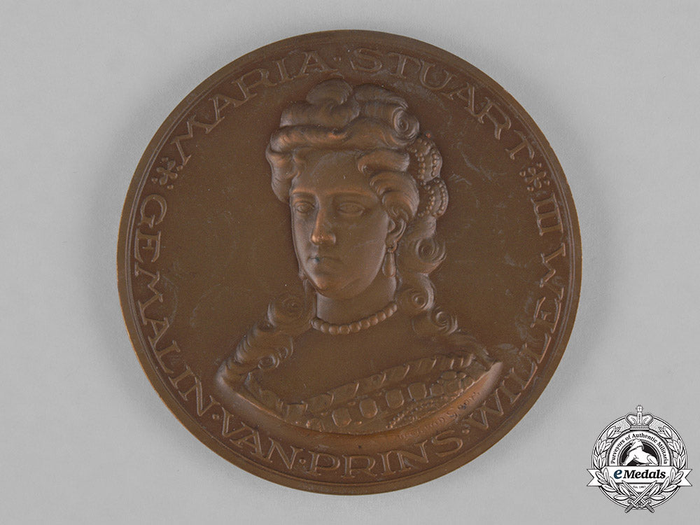 netherlands,_kingdom._three_royal_medallions,_c.1950_c18-045045_1_1_1