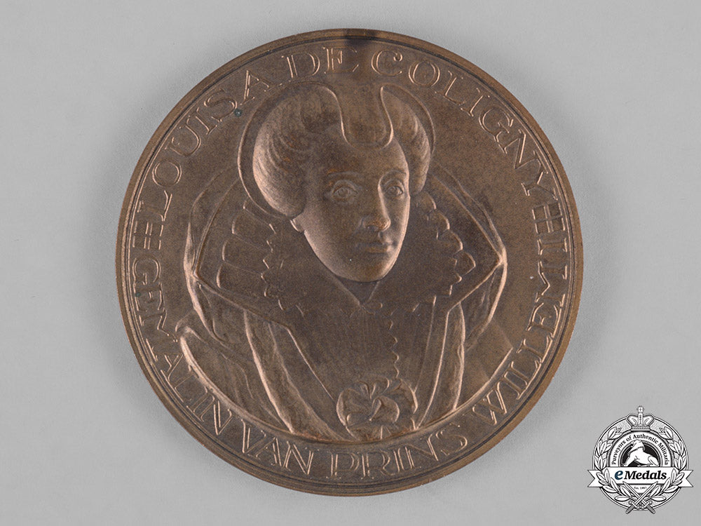 netherlands,_kingdom._three_royal_medallions,_c.1950_c18-045051_1_1_1