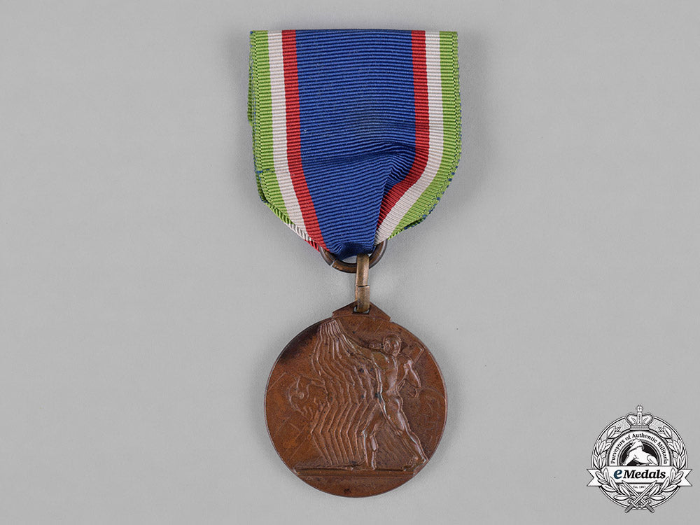 italy,_kingdom._a_national_fascist_youth_organization(_onb)_award_medal_c18-045236