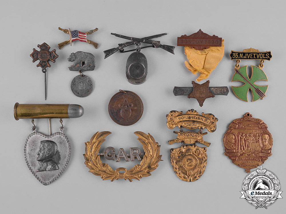 united_states._twenty_eight_badges&_insignia_with_badge_collectors_identification_guide_c18-045393
