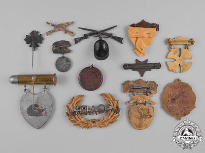 united_states._twenty_eight_badges&_insignia_with_badge_collectors_identification_guide_c18-045394