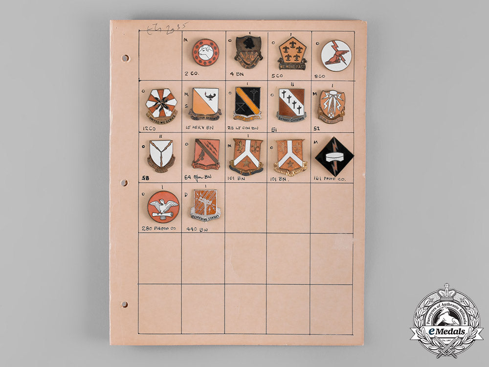 united_states._twenty_eight_badges&_insignia_with_badge_collectors_identification_guide_c18-045395