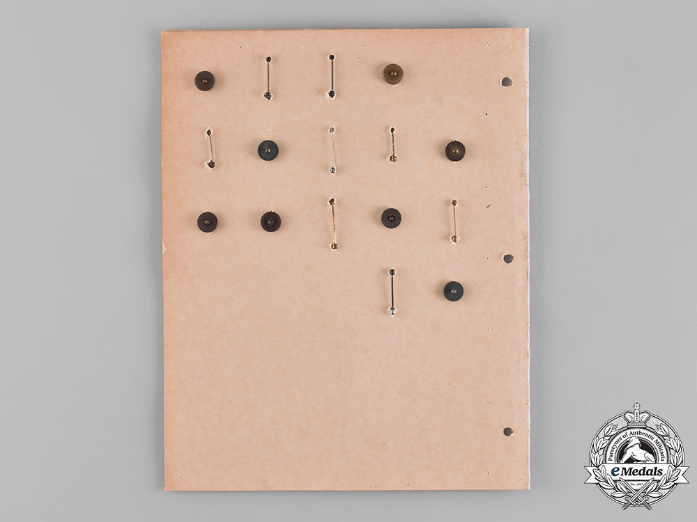 united_states._twenty_eight_badges&_insignia_with_badge_collectors_identification_guide_c18-045396