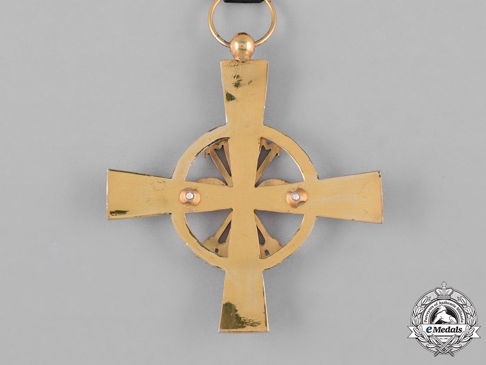spain,_franco_period._an_imperial_order_of_the_yoke_and_arrows,_knight's_cross_with_case_c18-045487