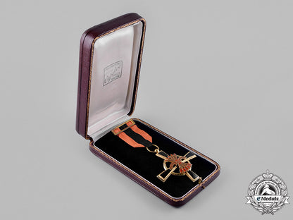 spain,_franco_period._an_imperial_order_of_the_yoke_and_arrows,_knight's_cross_with_case_c18-045489