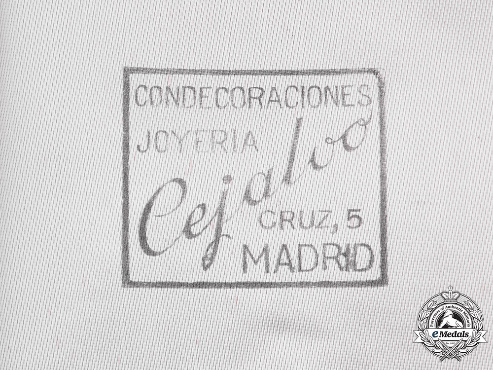 spain,_franco_period._an_imperial_order_of_the_yoke_and_arrows,_knight's_cross_with_case_c18-045491