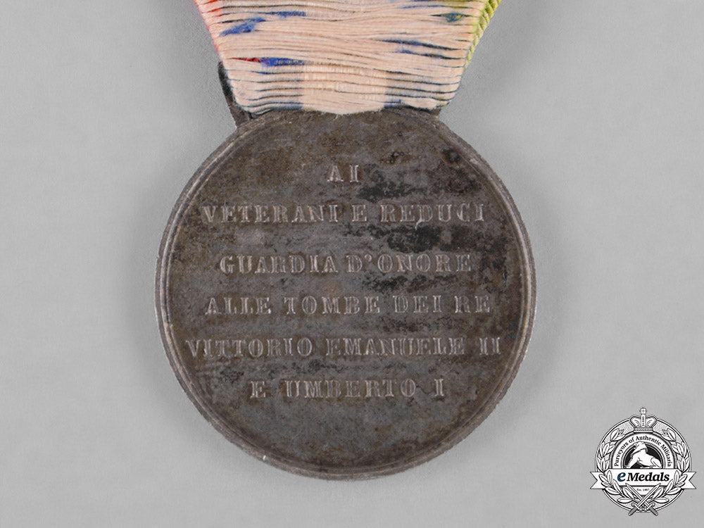italy,_kingdom._a_medal_for_the_guard_of_honour_at_the_tomb_of_kings_vittorio_emanuele_ii_and_umberto_i,_c.1925_c18-045549_1