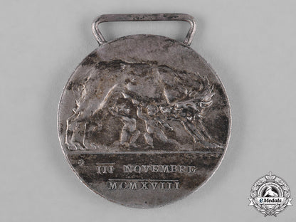 italy,_kingdom._a_medal_of_the_city_of_rome_to_the_soldiers_of_italy,_c.1918_c18-045582