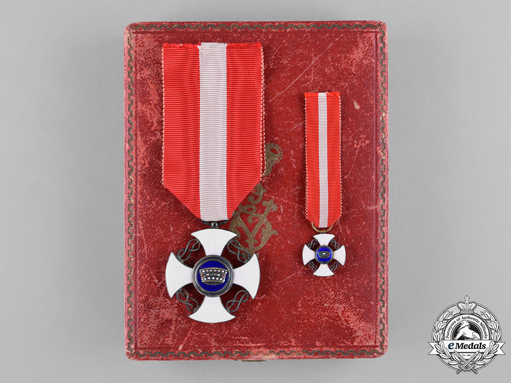 italy,_kingdom._an_order_of_the_crown_of_italy,_v_class_knight,_c.1945_c18-045596