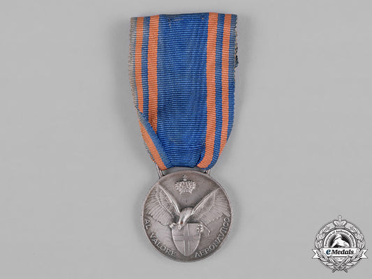 italy,_kingdom._an_aeronautic_valour_medal,_ii_class_silver_grade,_c.1930_c18-045687_1