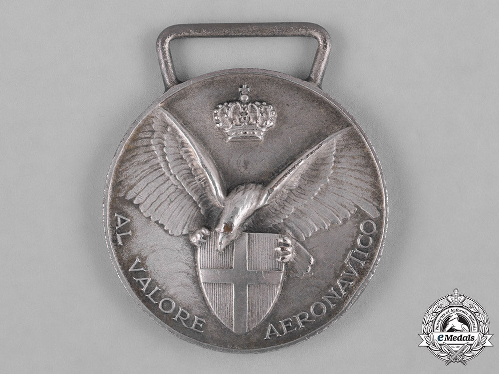 italy,_kingdom._an_aeronautic_valour_medal,_ii_class_silver_grade,_c.1930_c18-045688_1