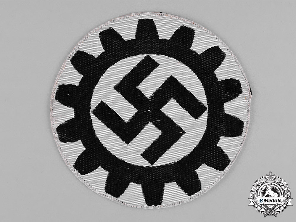 germany,_daf._a_mint_daf_member’s_sport_shirt_insignia_c18-045749_1