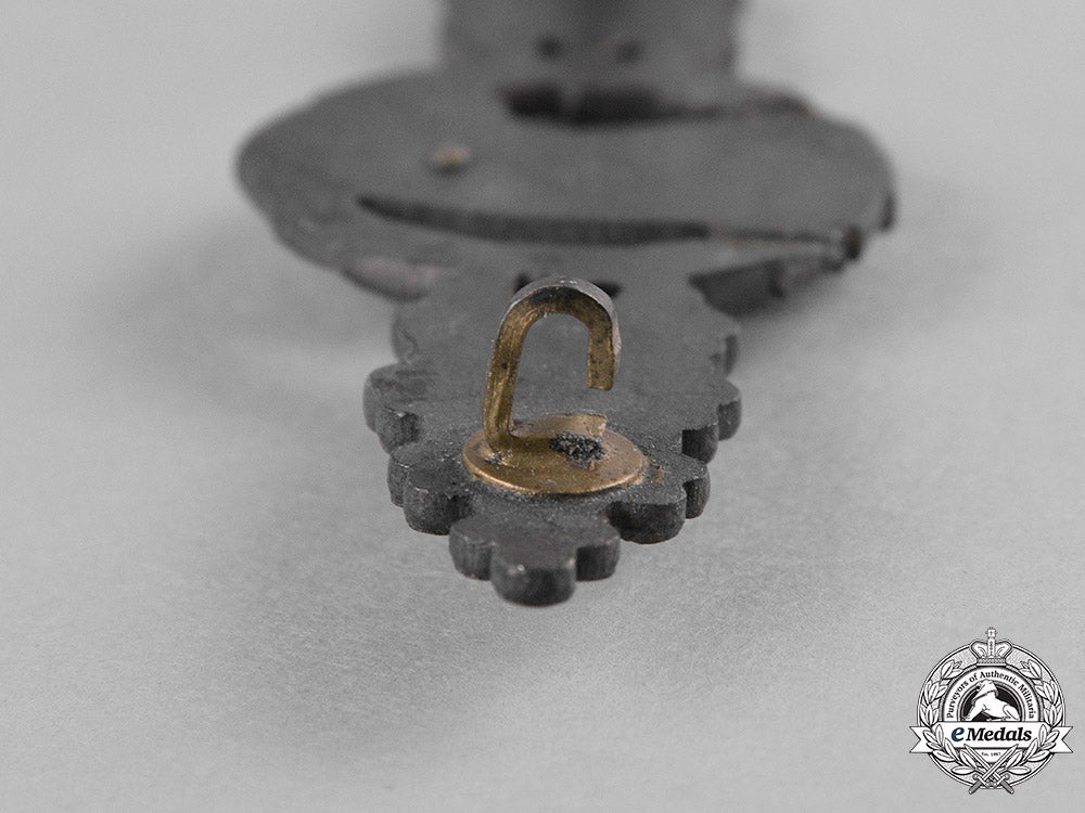 germany,_luftwaffe._a_reconnaissance_unit_squadron_clasp,_silver_grade,_by_gebrüder_schneider_c18-045766_2_1_1