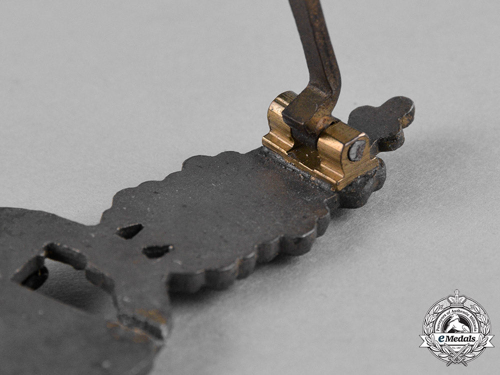 germany,_luftwaffe._a_reconnaissance_unit_squadron_clasp,_silver_grade,_by_gebrüder_schneider_c18-045767_2_1_1