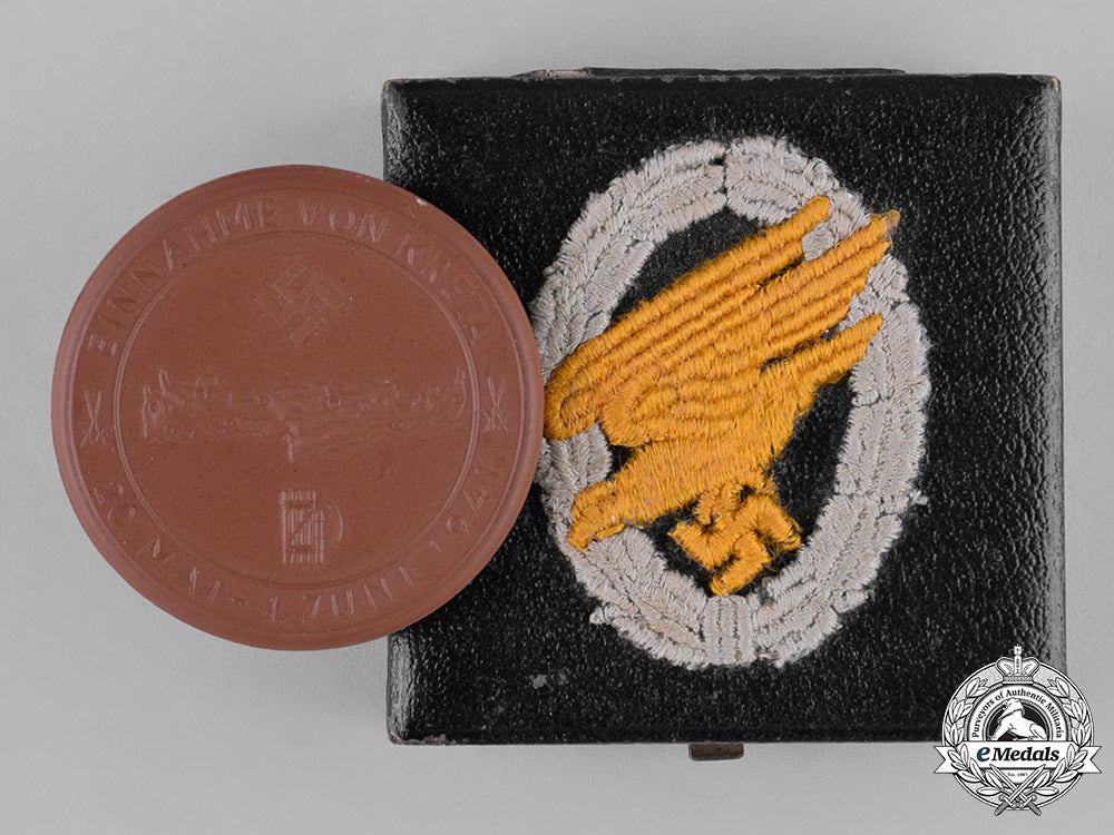 germany,_luftwaffe._a_cased1941_invasion_of_crete_commemorative_table_medal_c18-045772_1_1_1