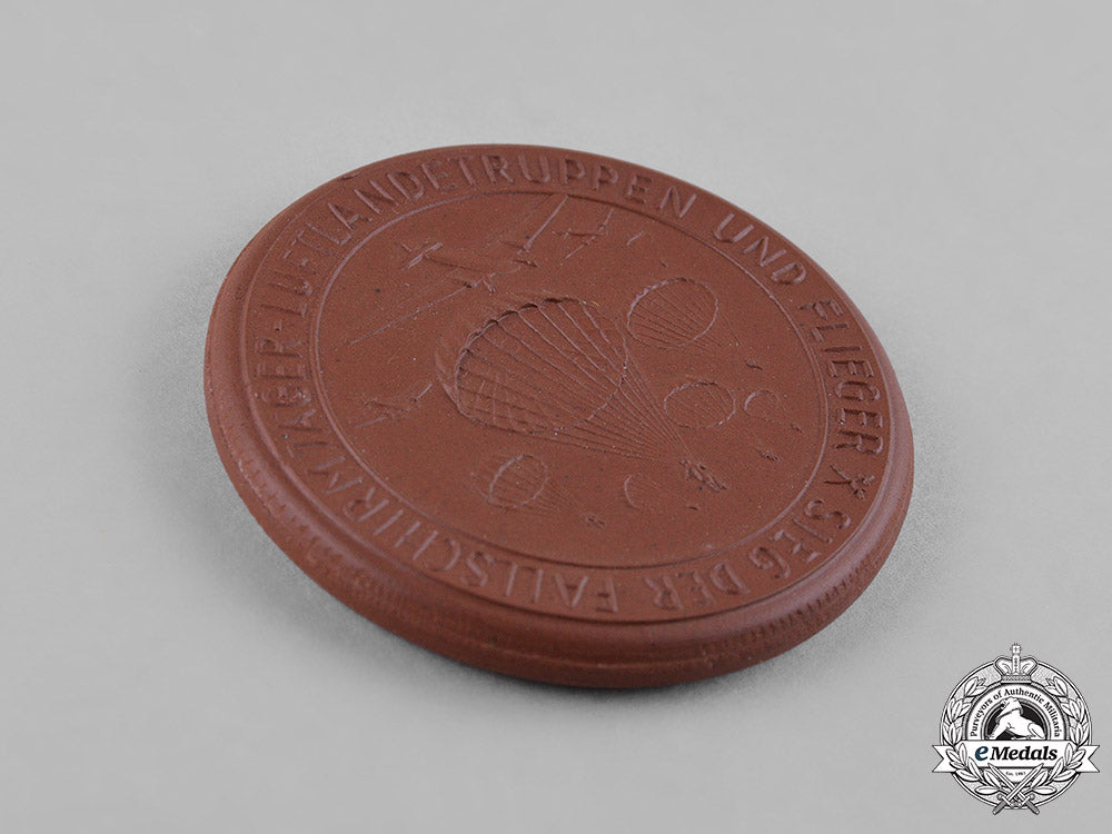 germany,_luftwaffe._a_cased1941_invasion_of_crete_commemorative_table_medal_c18-045775_1_1_1