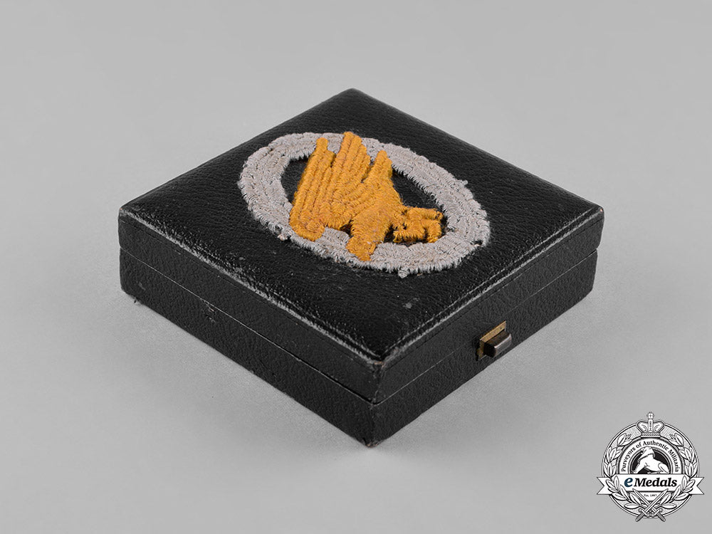 germany,_luftwaffe._a_cased1941_invasion_of_crete_commemorative_table_medal_c18-045779_1_1_1