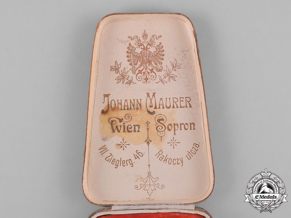 hungary,_kingdom._a_hungarian_first_world_war_commemorative_medal,_with_case,_by_johann_maurer_c18-046008