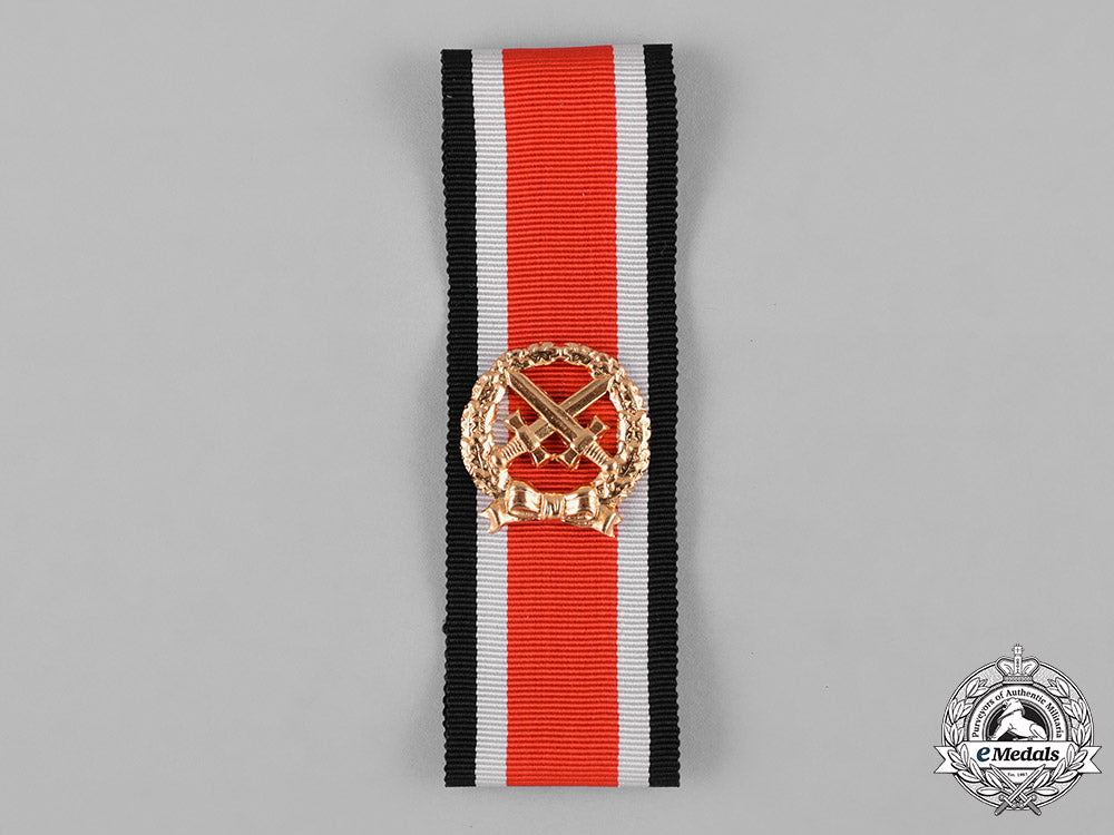 germany,_federal_republic._a1957_heer_honour_roll_clasp_with_ribbon_and_case_c18-046219_2