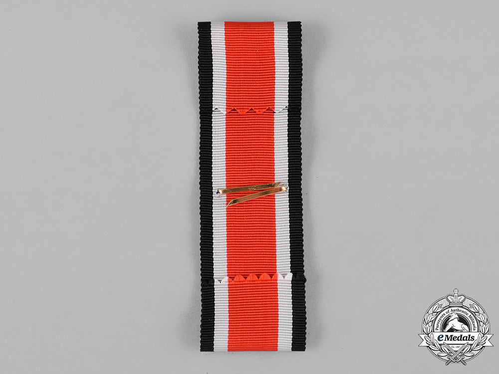 germany,_federal_republic._a1957_heer_honour_roll_clasp_with_ribbon_and_case_c18-046220_2