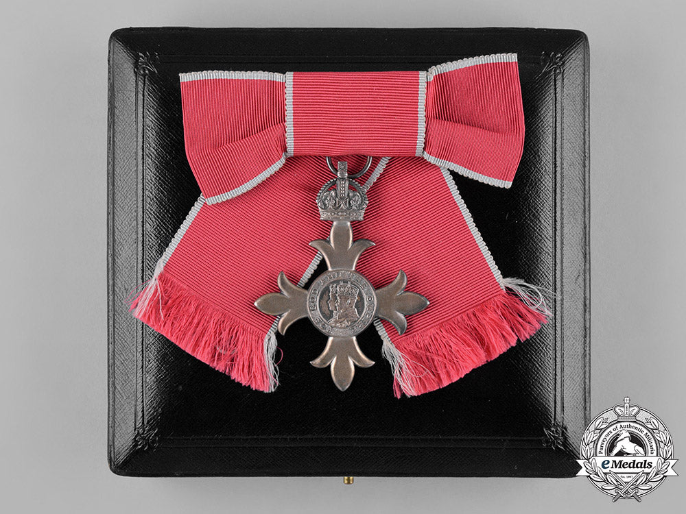 united_kingdom._a_most_excellent_order_of_the_british_empire,(_mbe)_breast_badge_for_women,_c.1950_c18-046311