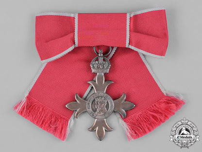 united_kingdom._a_most_excellent_order_of_the_british_empire,(_mbe)_breast_badge_for_women,_c.1950_c18-046312