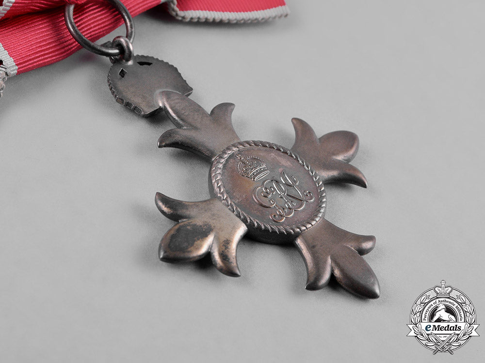 united_kingdom._a_most_excellent_order_of_the_british_empire,(_mbe)_breast_badge_for_women,_c.1950_c18-046317
