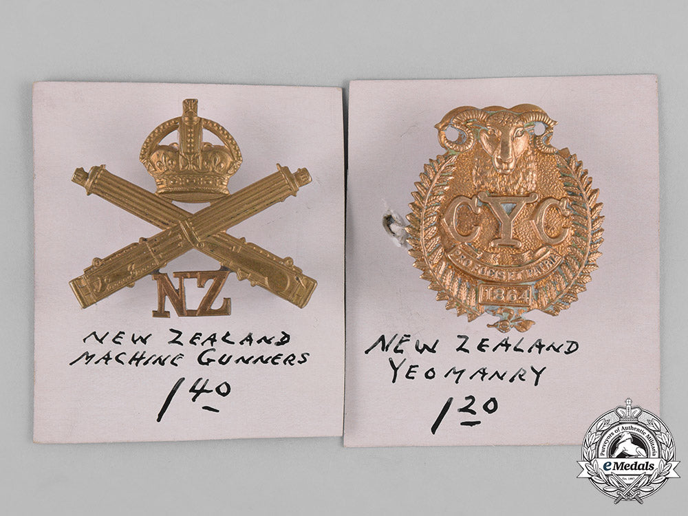 new_zealand._two_first_war_cap_badges_c18-046353