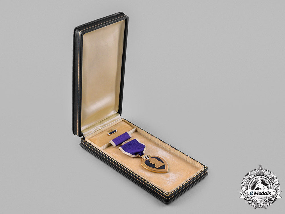 united_states._a_purple_heart,,47_th_infantry,9_th_division,_killed_in_action_during_the_battle_of_saint-_lô_c18-046818