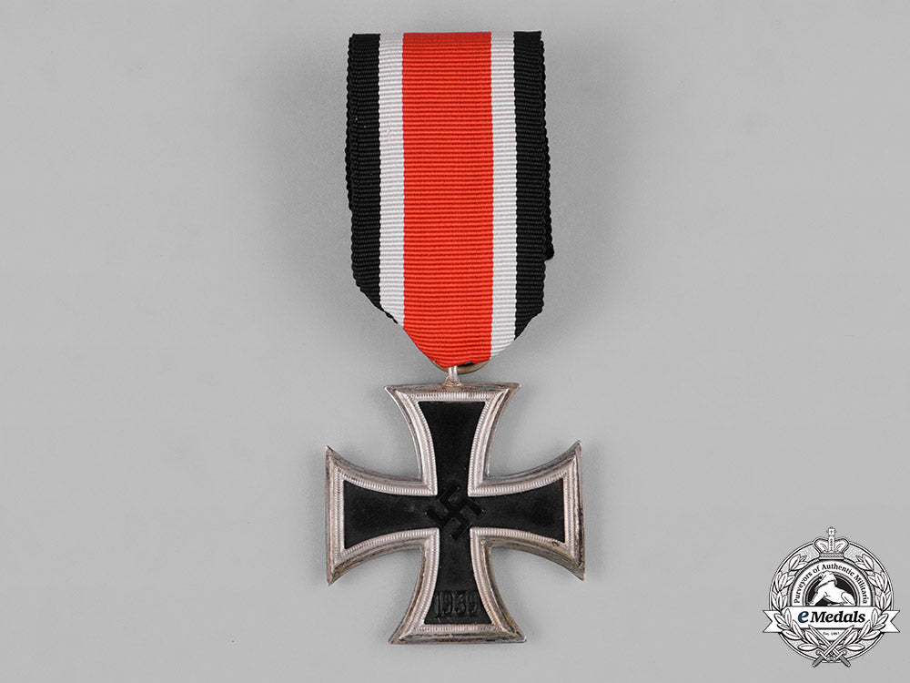 germany,_wehrmacht._a1939_iron_cross,_ii_class,_schinkel_version_c18-046878
