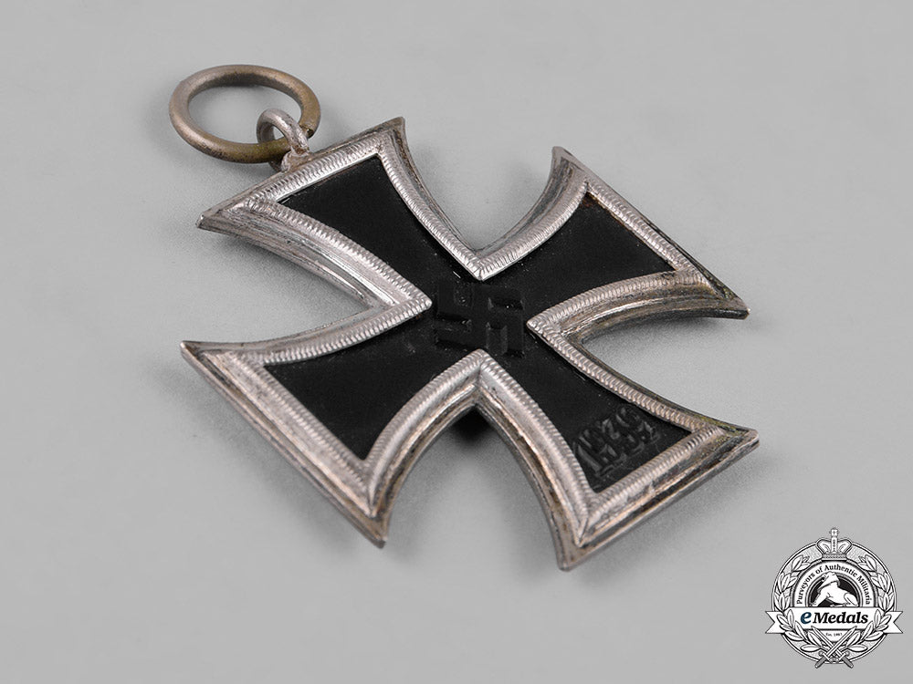 germany,_wehrmacht._a1939_iron_cross,_ii_class,_schinkel_version_c18-046881