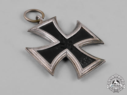 germany,_wehrmacht._a1939_iron_cross,_ii_class,_schinkel_version_c18-046881