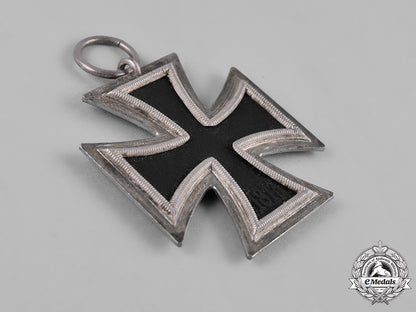 germany,_wehrmacht._a1939_iron_cross_ii_class_by_c.e._juncker_c18-046925