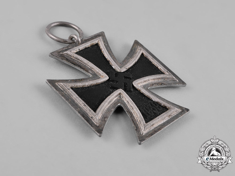 germany,_wehrmacht._a1939_iron_cross_ii_class_by_c.e._juncker_c18-046926