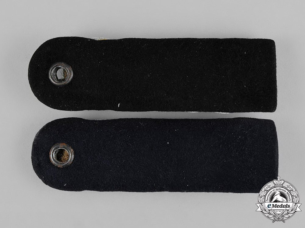 germany,_kriegsmarine._a_pair_of_korvettenkapitän_shoulder_boards_c18-046955