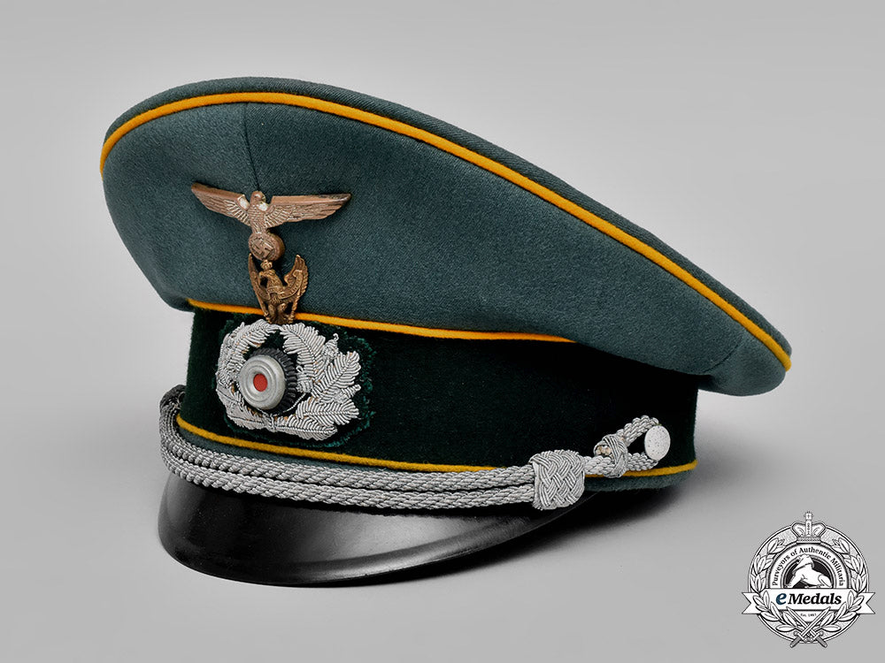 germany,_heer._an_army_cavalry_officer’s_visor_cap_c18-046982