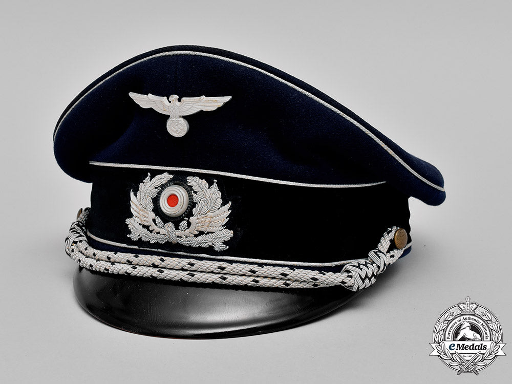 germany,_rbd-_münchen._a_railway_protection_police_officer_visor_cap_c18-046990