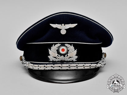 germany,_rbd-_münchen._a_railway_protection_police_officer_visor_cap_c18-046991