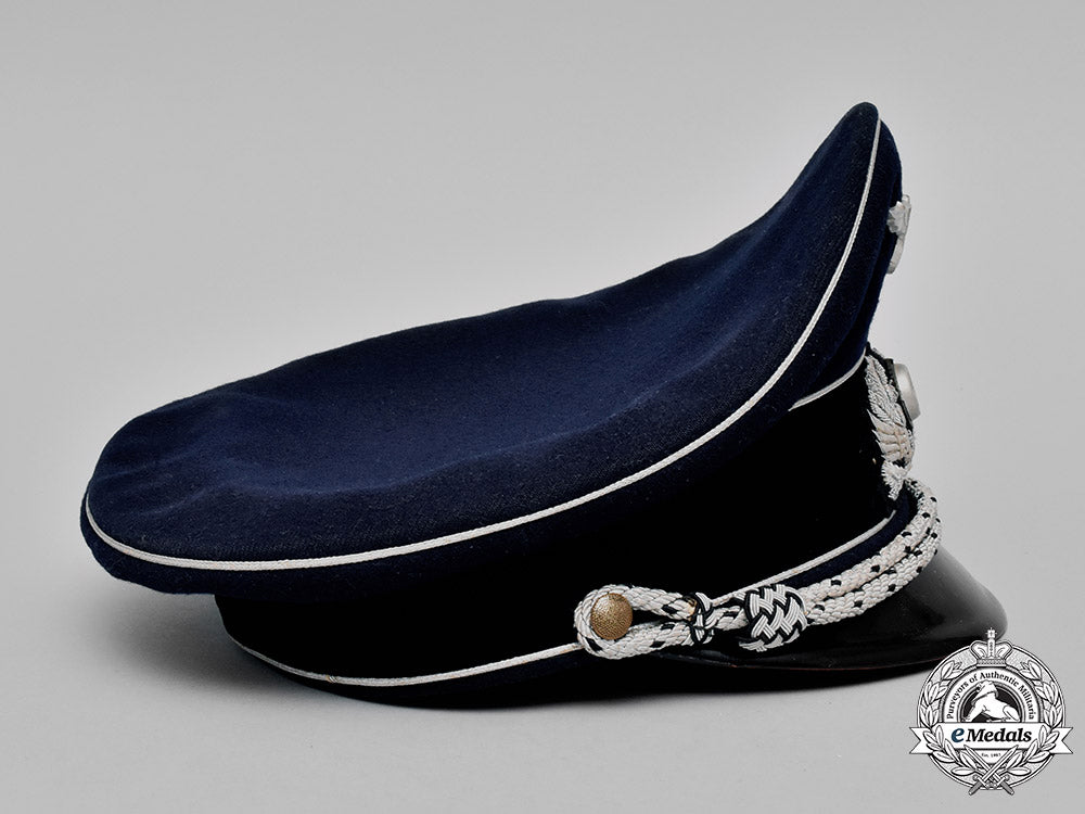 germany,_rbd-_münchen._a_railway_protection_police_officer_visor_cap_c18-046994