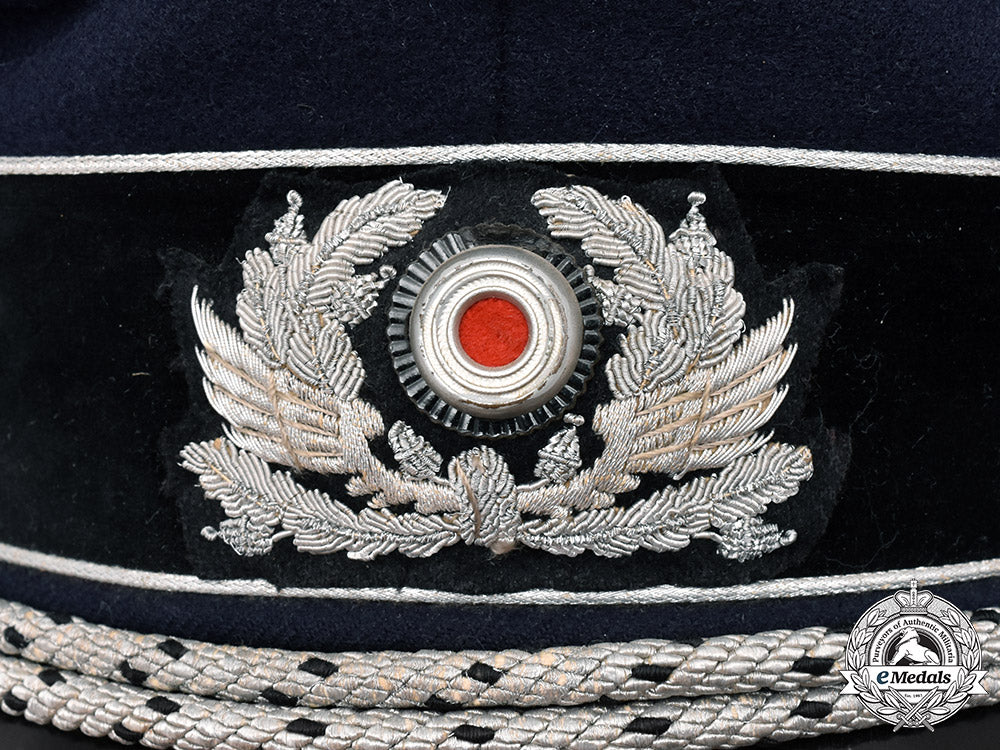 germany,_rbd-_münchen._a_railway_protection_police_officer_visor_cap_c18-046997