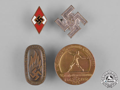 germany,_third_reich._a_lot_of_second_war_period_badges_and_insignia_c18-047011