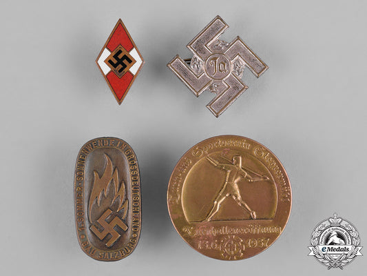 germany,_third_reich._a_lot_of_second_war_period_badges_and_insignia_c18-047011