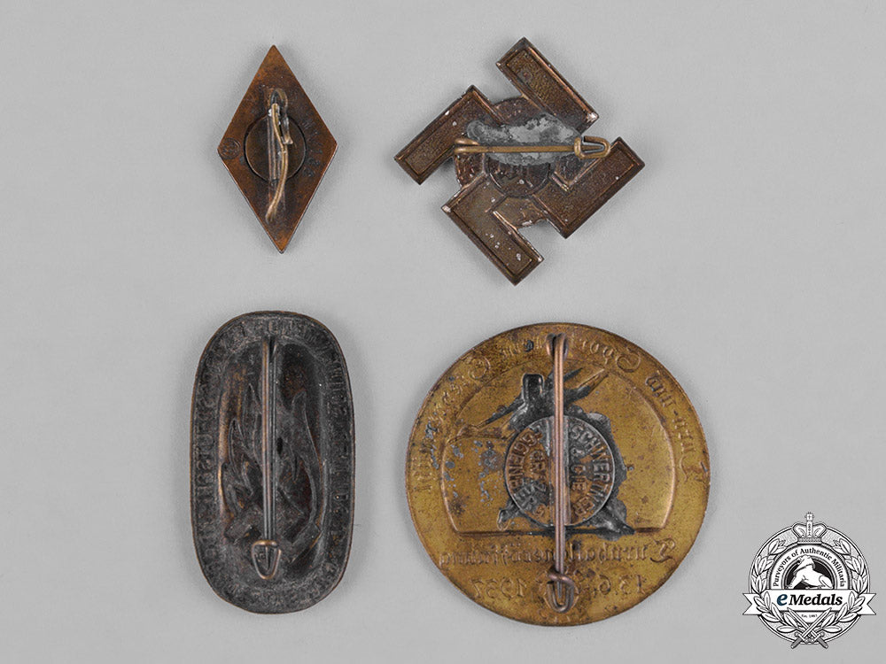 germany,_third_reich._a_lot_of_second_war_period_badges_and_insignia_c18-047012