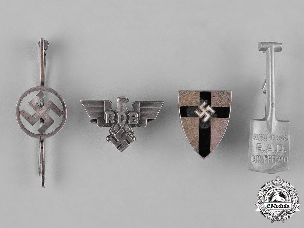 germany,_third_reich._a_lot_of_second_war_period_badges_and_insignia_c18-047015