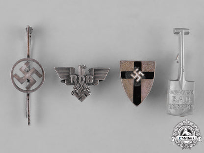germany,_third_reich._a_lot_of_second_war_period_badges_and_insignia_c18-047015