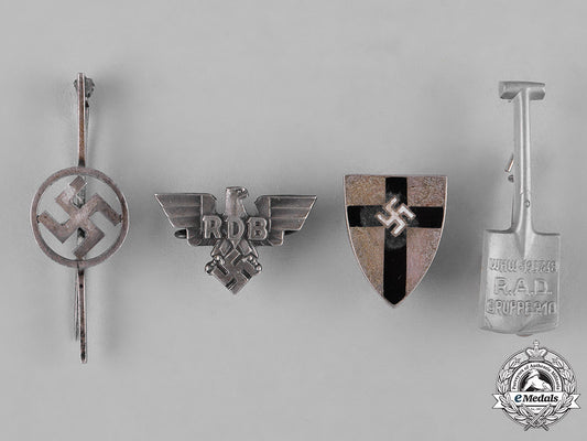 germany,_third_reich._a_lot_of_second_war_period_badges_and_insignia_c18-047015
