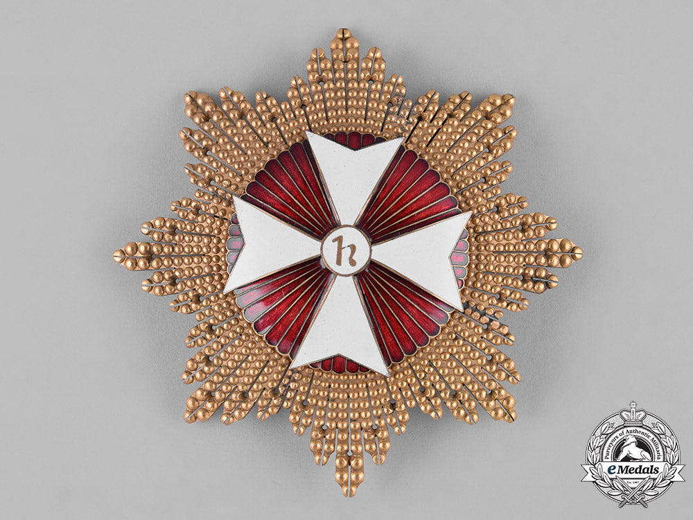 spain,_state._an_order_of_the_knights_hospitaller_of_st._john,_breast_star,_c.1950_c18-047100