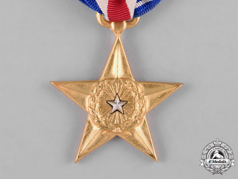 united_states._a_silver_star_and_bronze_star_with_cases_of_issue,_c.1960_c18-047167