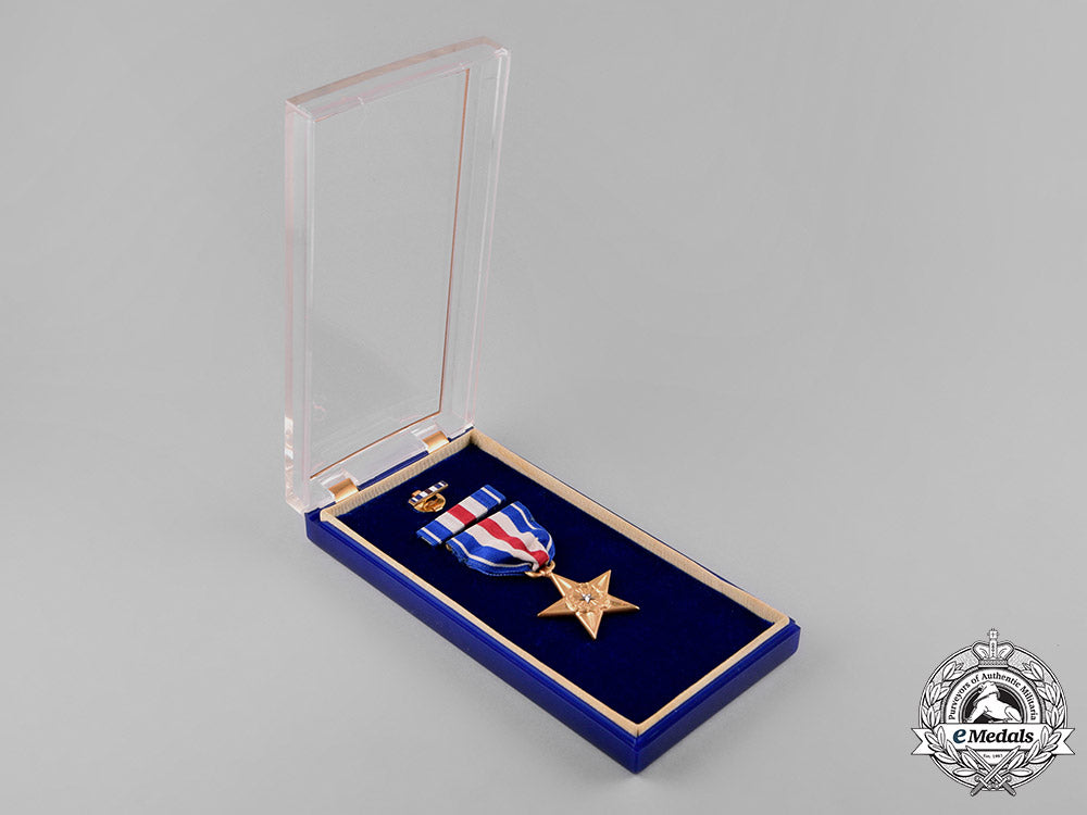 united_states._a_silver_star_and_bronze_star_with_cases_of_issue,_c.1960_c18-047169